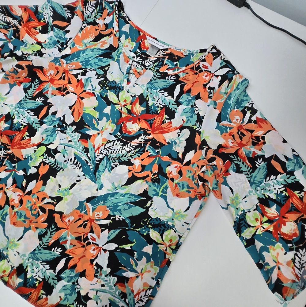Christopher and Banks Top-tropical print